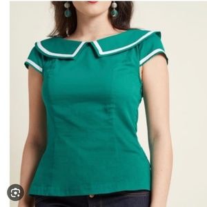NWT ModCloth Green Christmas Collared Top- Button Detail